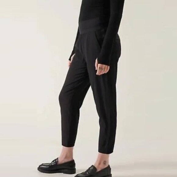ATHLETA Nolita Slim Tapered Leg Crop Pants Travel Stretch Black Women's 4 x 25" - Picture 1 of 16